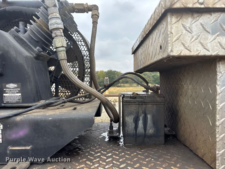 image for item EE4116 2001 Ford F550 utility / service truck