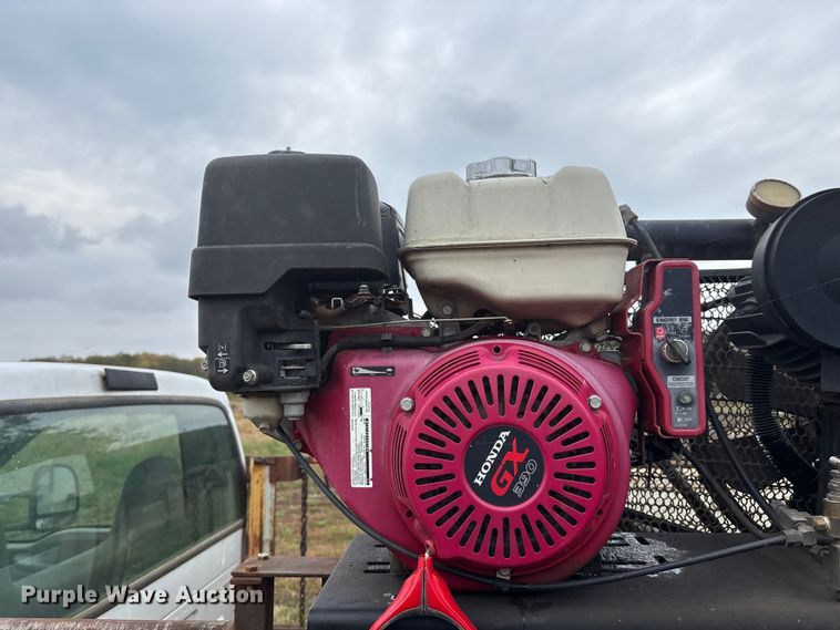 image for item EE4116 2001 Ford F550 utility / service truck