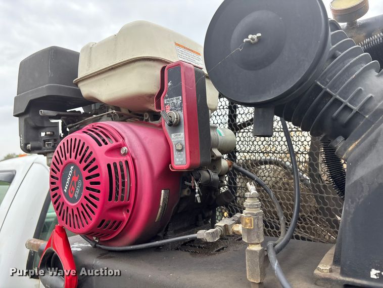 image for item EE4116 2001 Ford F550 utility / service truck