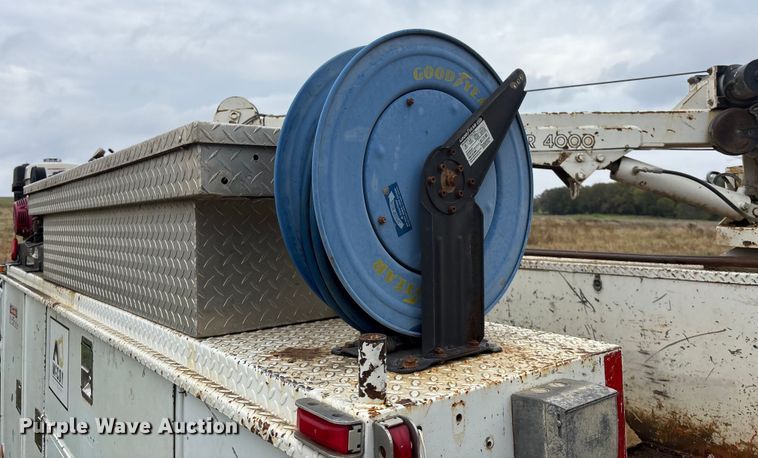 image for item EE4116 2001 Ford F550 utility / service truck