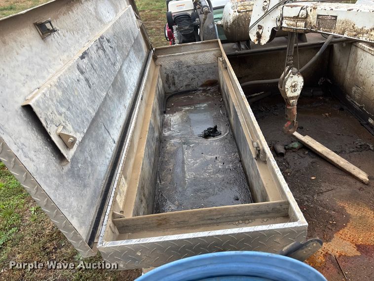 image for item EE4116 2001 Ford F550 utility / service truck