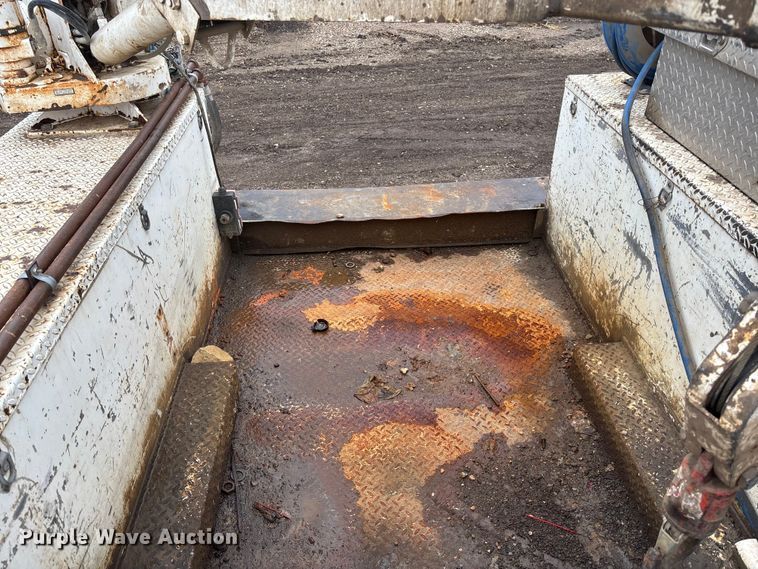 image for item EE4116 2001 Ford F550 utility / service truck