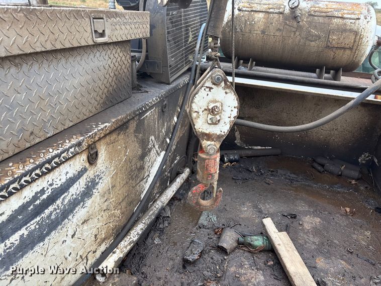 image for item EE4116 2001 Ford F550 utility / service truck