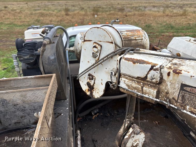 image for item EE4116 2001 Ford F550 utility / service truck