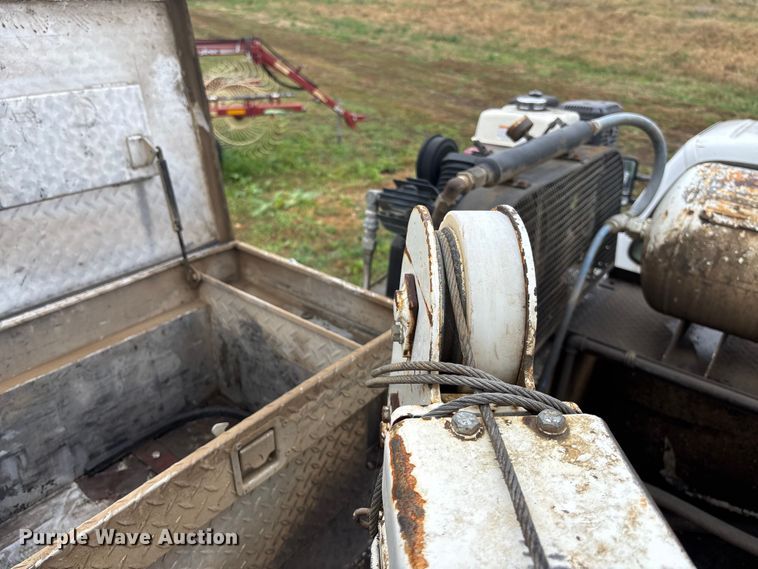 image for item EE4116 2001 Ford F550 utility / service truck