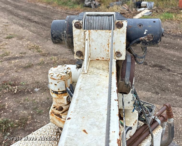 image for item EE4116 2001 Ford F550 utility / service truck