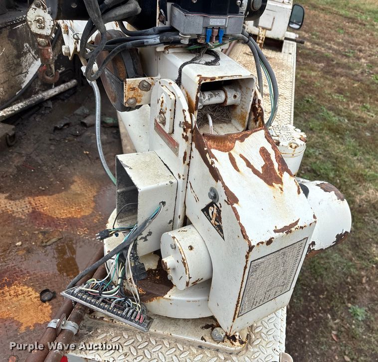 image for item EE4116 2001 Ford F550 utility / service truck