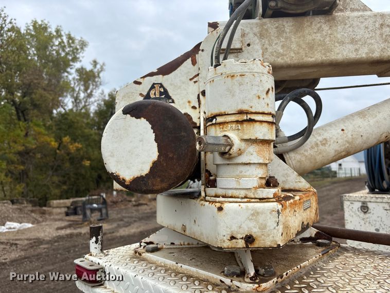 image for item EE4116 2001 Ford F550 utility / service truck