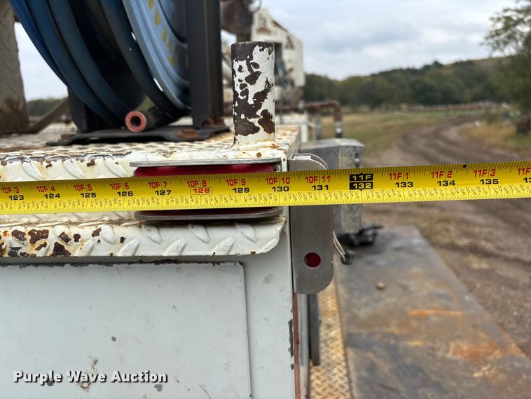 image for item EE4116 2001 Ford F550 utility / service truck