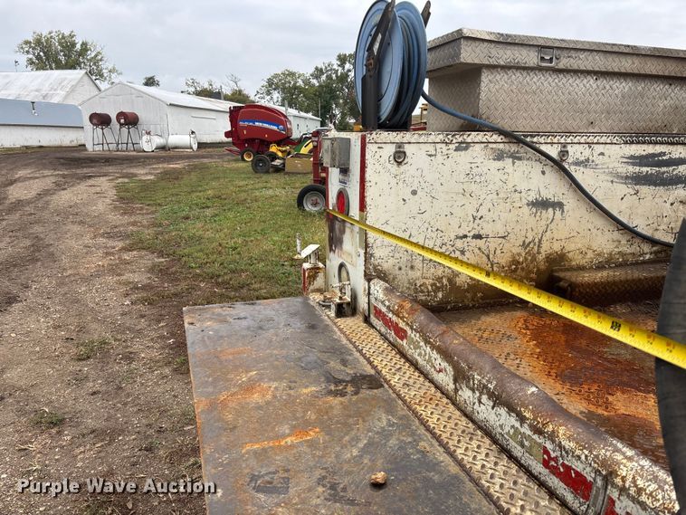 image for item EE4116 2001 Ford F550 utility / service truck