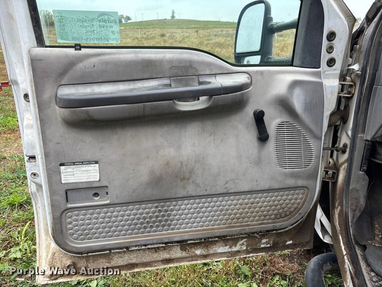 image for item EE4116 2001 Ford F550 utility / service truck