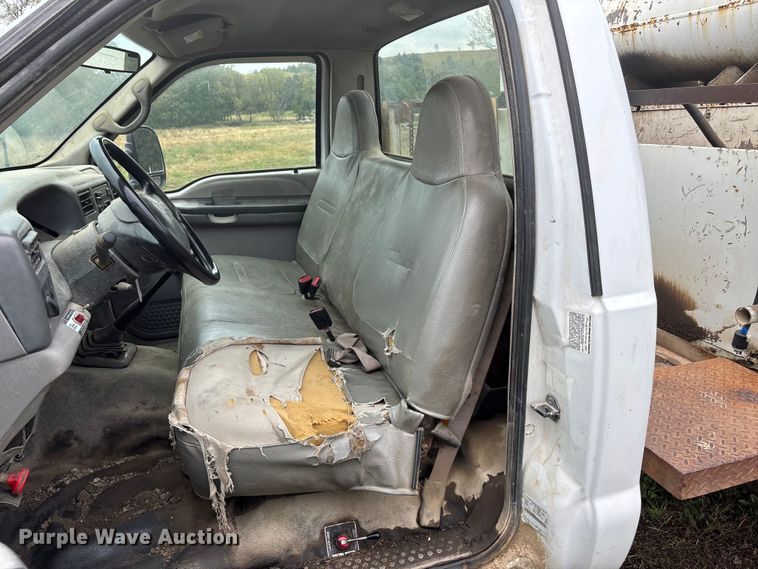 image for item EE4116 2001 Ford F550 utility / service truck