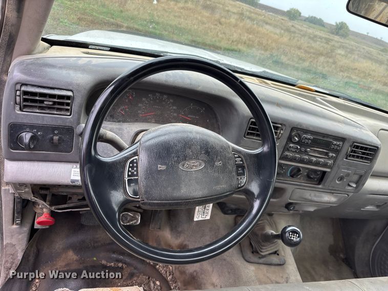 image for item EE4116 2001 Ford F550 utility / service truck