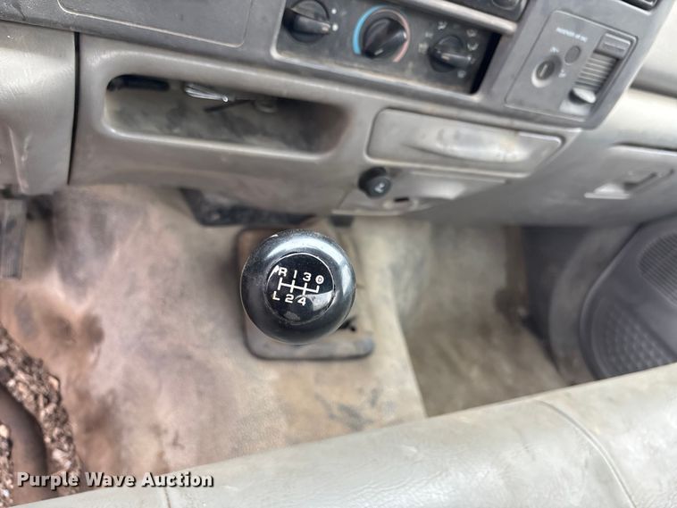 image for item EE4116 2001 Ford F550 utility / service truck