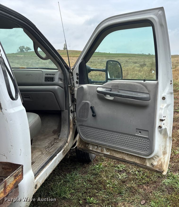 image for item EE4116 2001 Ford F550 utility / service truck