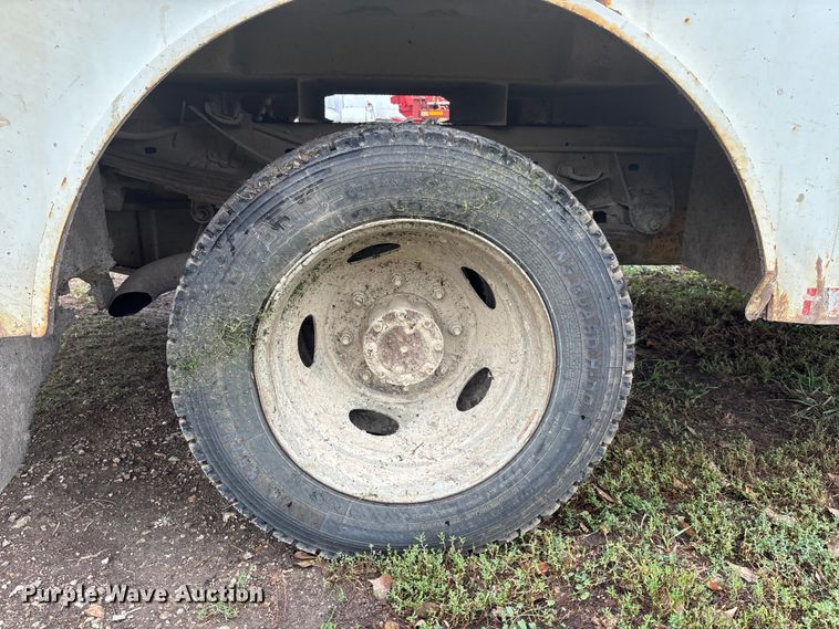 image for item EE4116 2001 Ford F550 utility / service truck