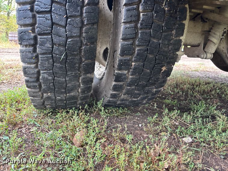 image for item EE4116 2001 Ford F550 utility / service truck