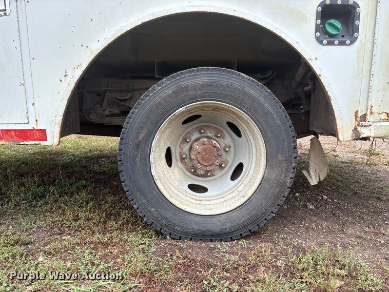 image for item EE4116 2001 Ford F550 utility / service truck