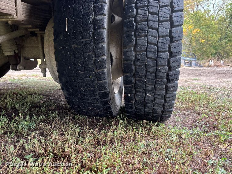 image for item EE4116 2001 Ford F550 utility / service truck