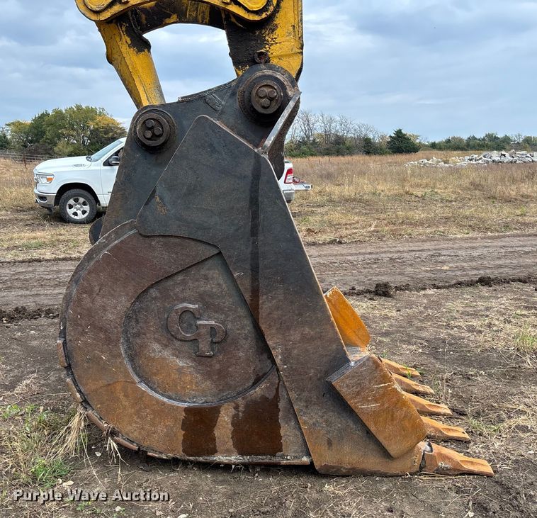 image for item EE4122 2001 Komatsu PC600 LC-6K excavator