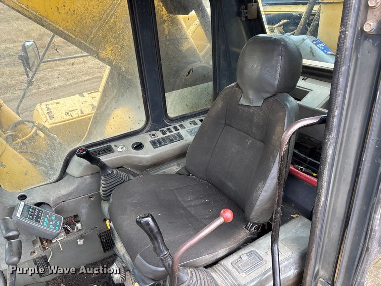 image for item EE4122 2001 Komatsu PC600 LC-6K excavator