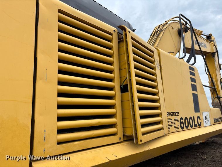 image for item EE4122 2001 Komatsu PC600 LC-6K excavator