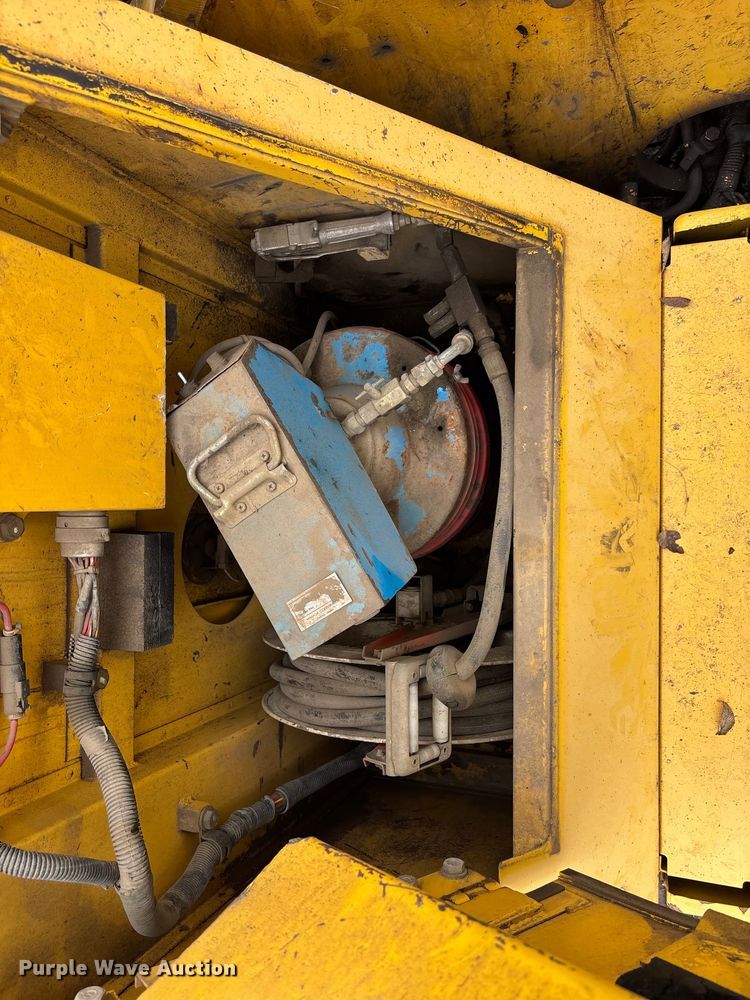 image for item EE4122 2001 Komatsu PC600 LC-6K excavator