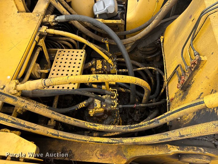 image for item EE4122 2001 Komatsu PC600 LC-6K excavator