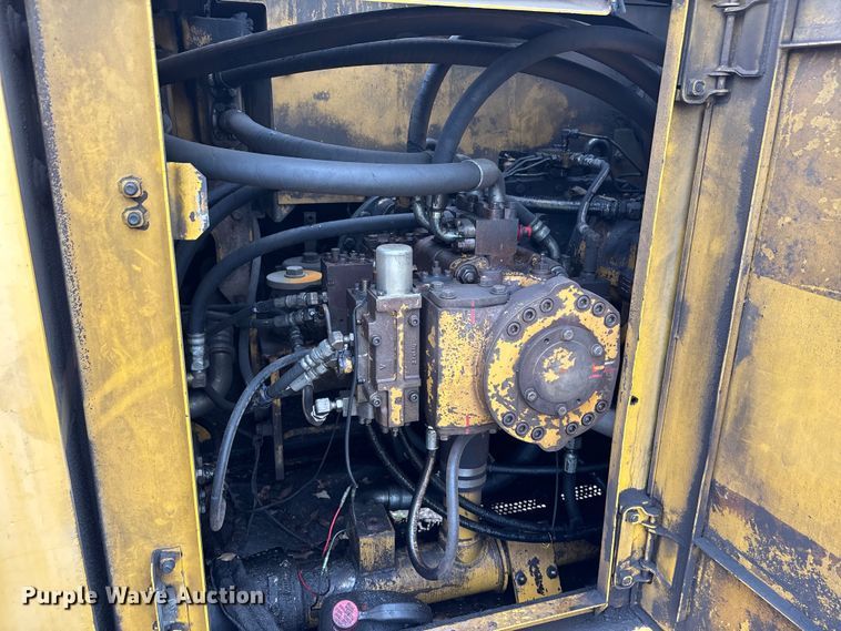 image for item EE4122 2001 Komatsu PC600 LC-6K excavator