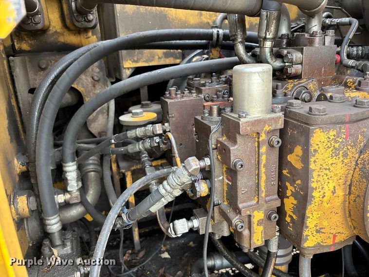 image for item EE4122 2001 Komatsu PC600 LC-6K excavator