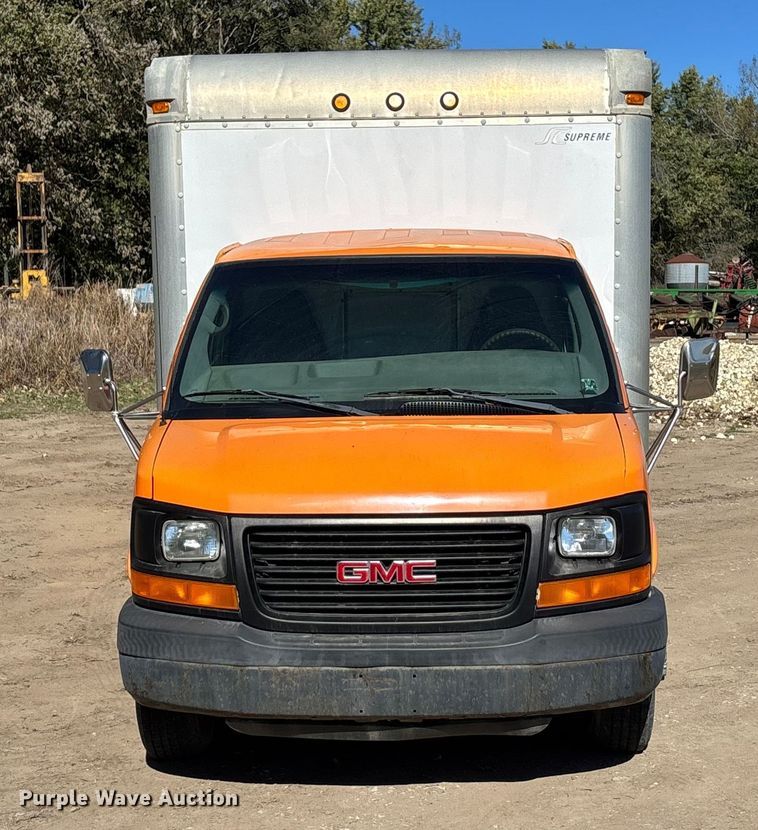 image for item EE4124 2006 GMC Savana box van