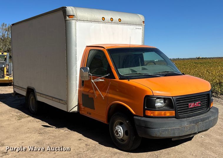 image for item EE4124 2006 GMC Savana box van