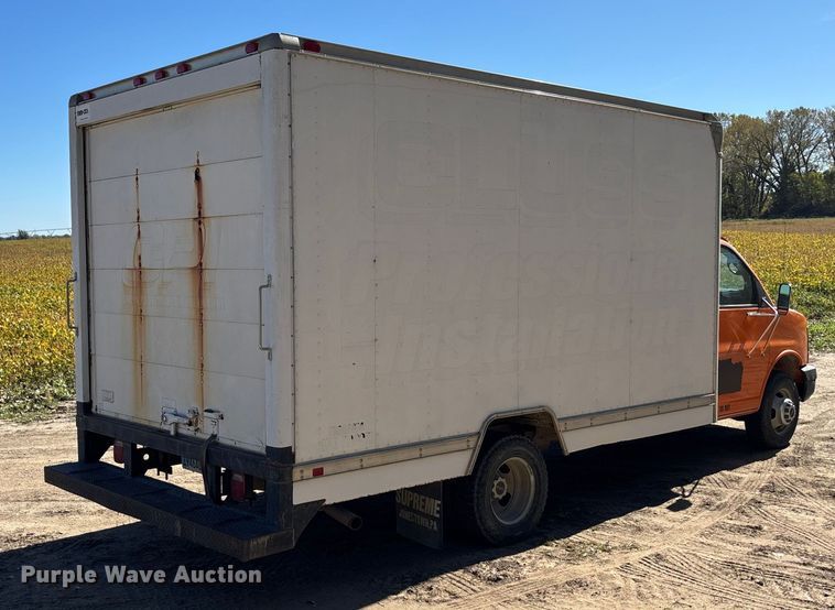 image for item EE4124 2006 GMC Savana box van