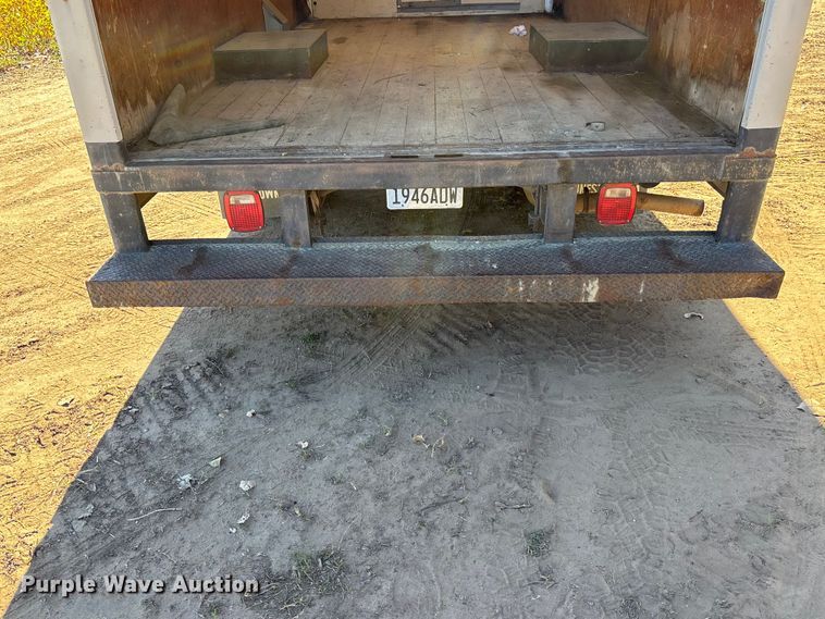 image for item EE4124 2006 GMC Savana box van