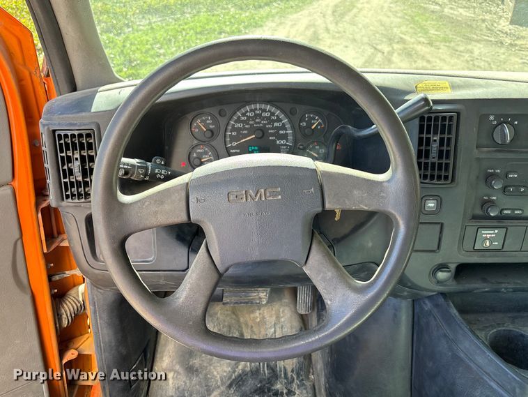 image for item EE4124 2006 GMC Savana box van