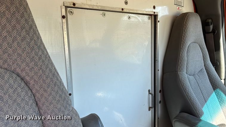image for item EE4124 2006 GMC Savana box van