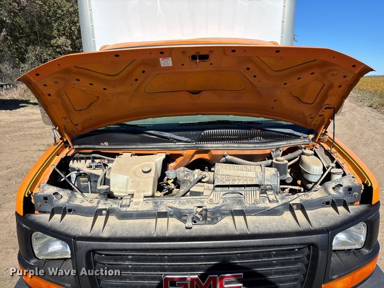 image for item EE4124 2006 GMC Savana box van
