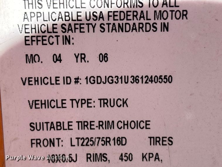 image for item EE4124 2006 GMC Savana box van