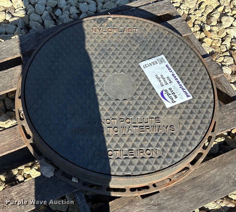 image for item EE4137 Nyloplast drain cover