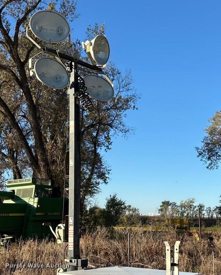 image for item EE4138 2011 Magnum MLT3060M light plant