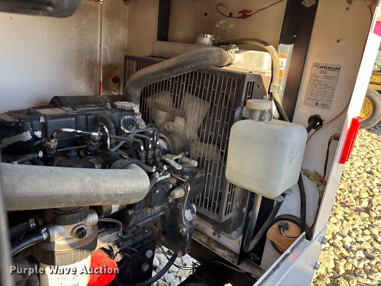 image for item EE4138 2011 Magnum MLT3060M light plant