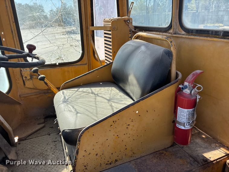 image for item EE4214 1971 Caterpillar 966C wheel loader