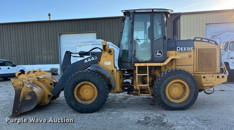 image for item EE4216 2005 John Deere 444J wheel loader