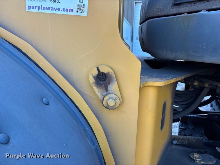 image for item EE4216 2005 John Deere 444J wheel loader