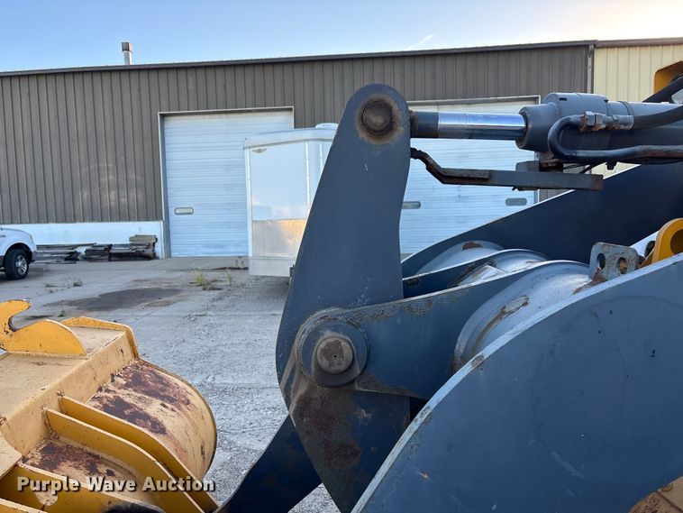 image for item EE4216 2005 John Deere 444J wheel loader