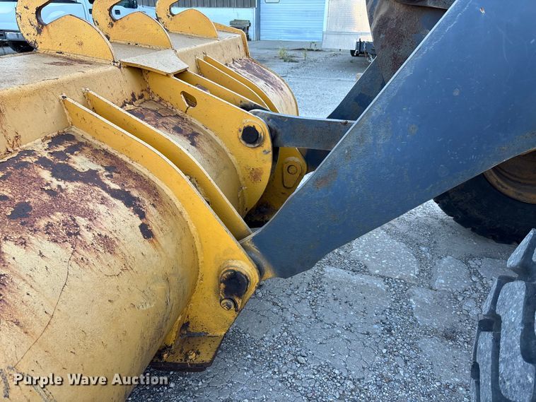 image for item EE4216 2005 John Deere 444J wheel loader