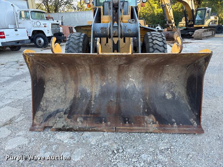 image for item EE4216 2005 John Deere 444J wheel loader