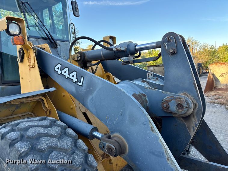 image for item EE4216 2005 John Deere 444J wheel loader