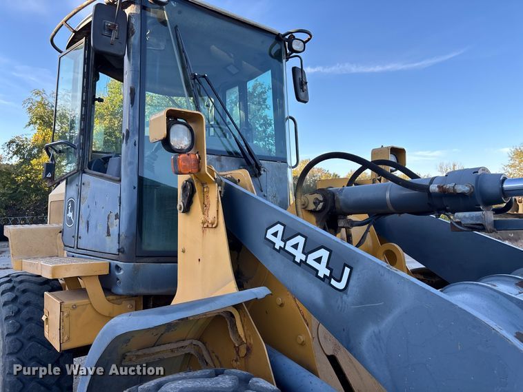 image for item EE4216 2005 John Deere 444J wheel loader