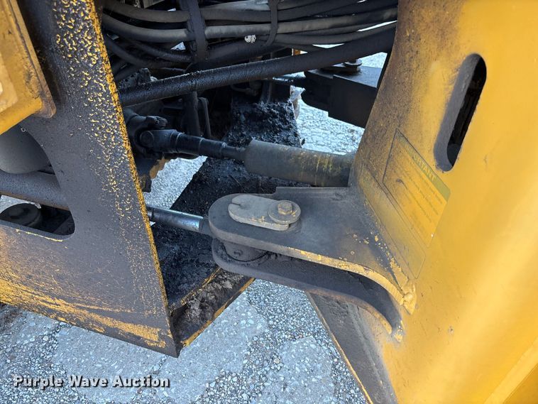 image for item EE4216 2005 John Deere 444J wheel loader